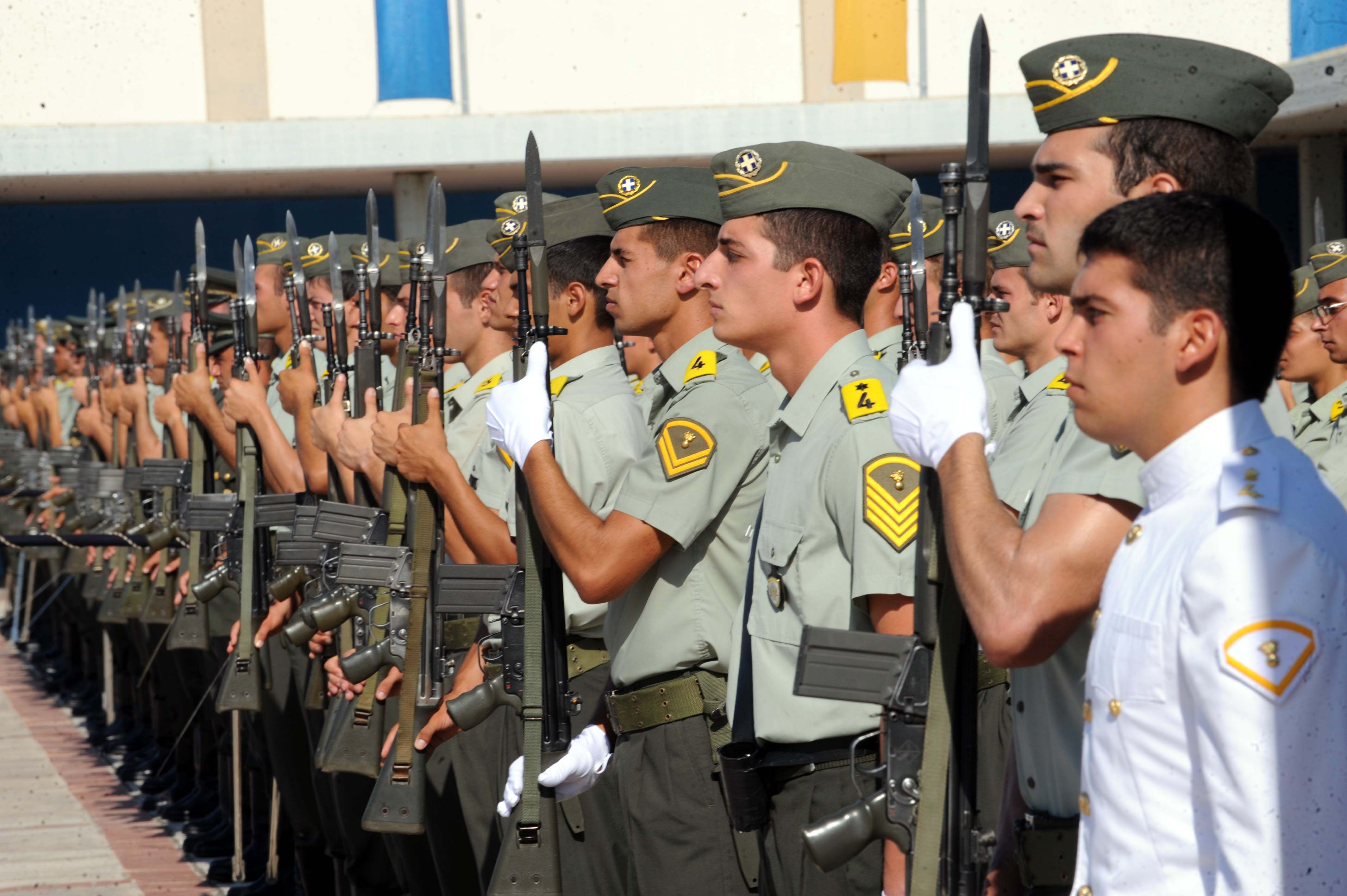 85 βουλευτές της ΝΔ θέλουν μόνο Έλληνες το γένος να κατατάσσονται στις στρατιωτικές σχολές