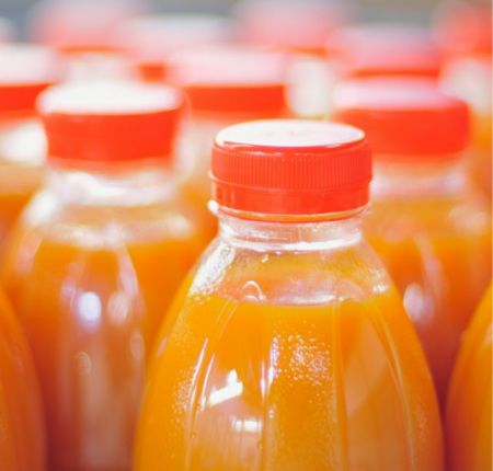 Κόψαμε και τα αναψυκτικά μέσα στην κρίση