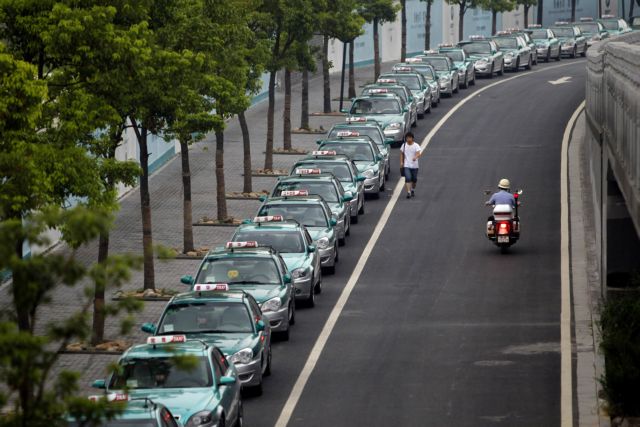 Απεργούν και στην Κίνα οι οδηγοί ταξί