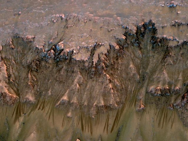 Νερό ρέει στον Αρη!