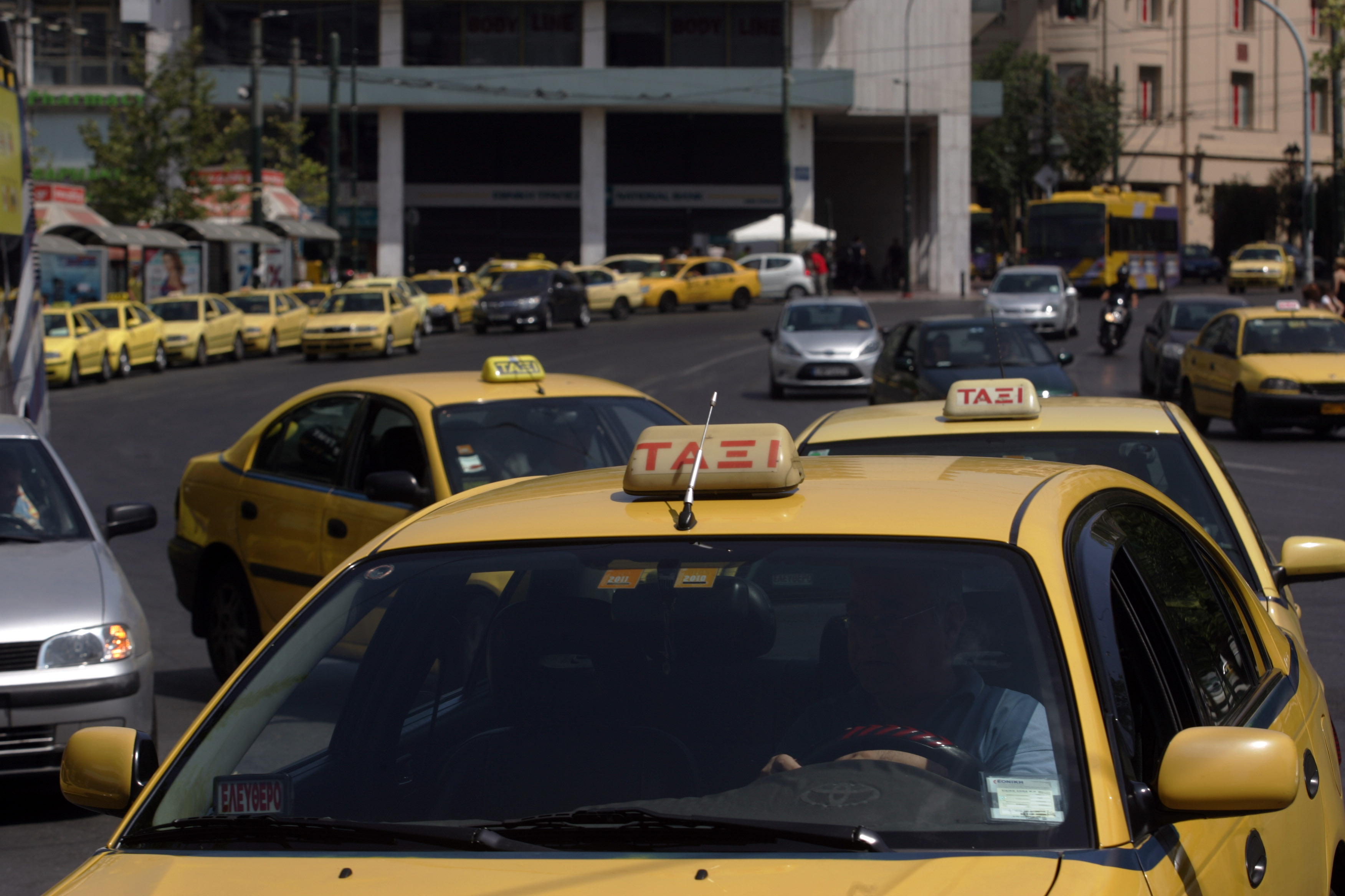 Ι. Ραγκούσης: «Οι άδειες ταξί θα είναι δημόσιες και δεν θα μεταβιβάζονται»