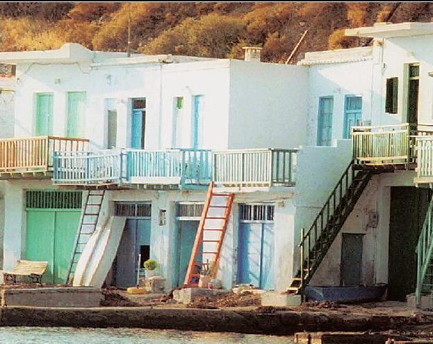 Σίβυλλα: Θαλαμηγοί στο Ιόνιο