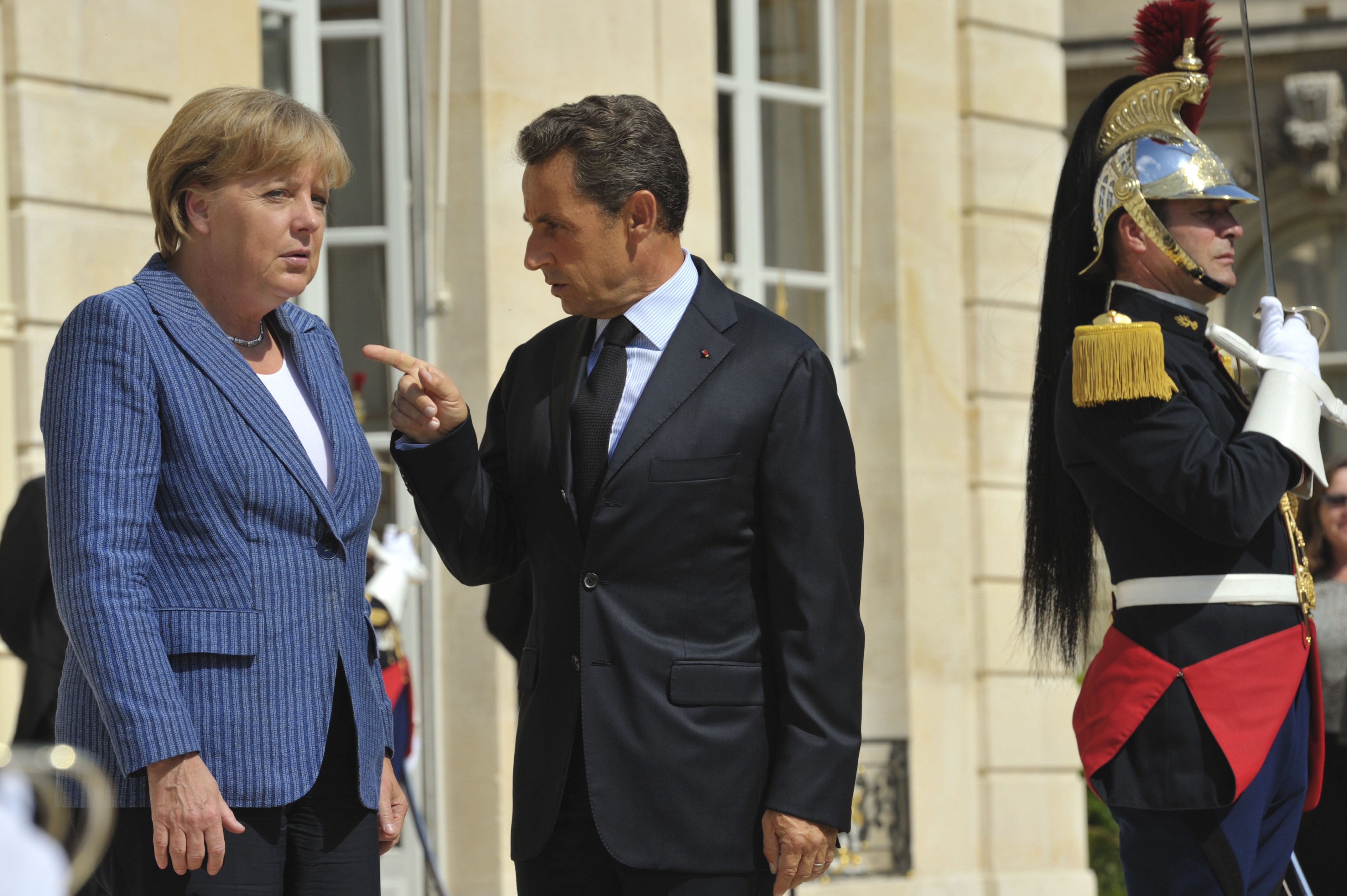 Εθνική κυριαρχία τέλος με το ευρωομόλογο