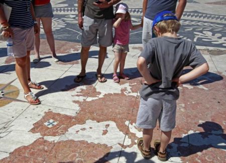 Ειδικό Ευρωβαρόμετρο:Το 52% των Ελλήνων δεν βλέπει όφελος από την ΕΕ