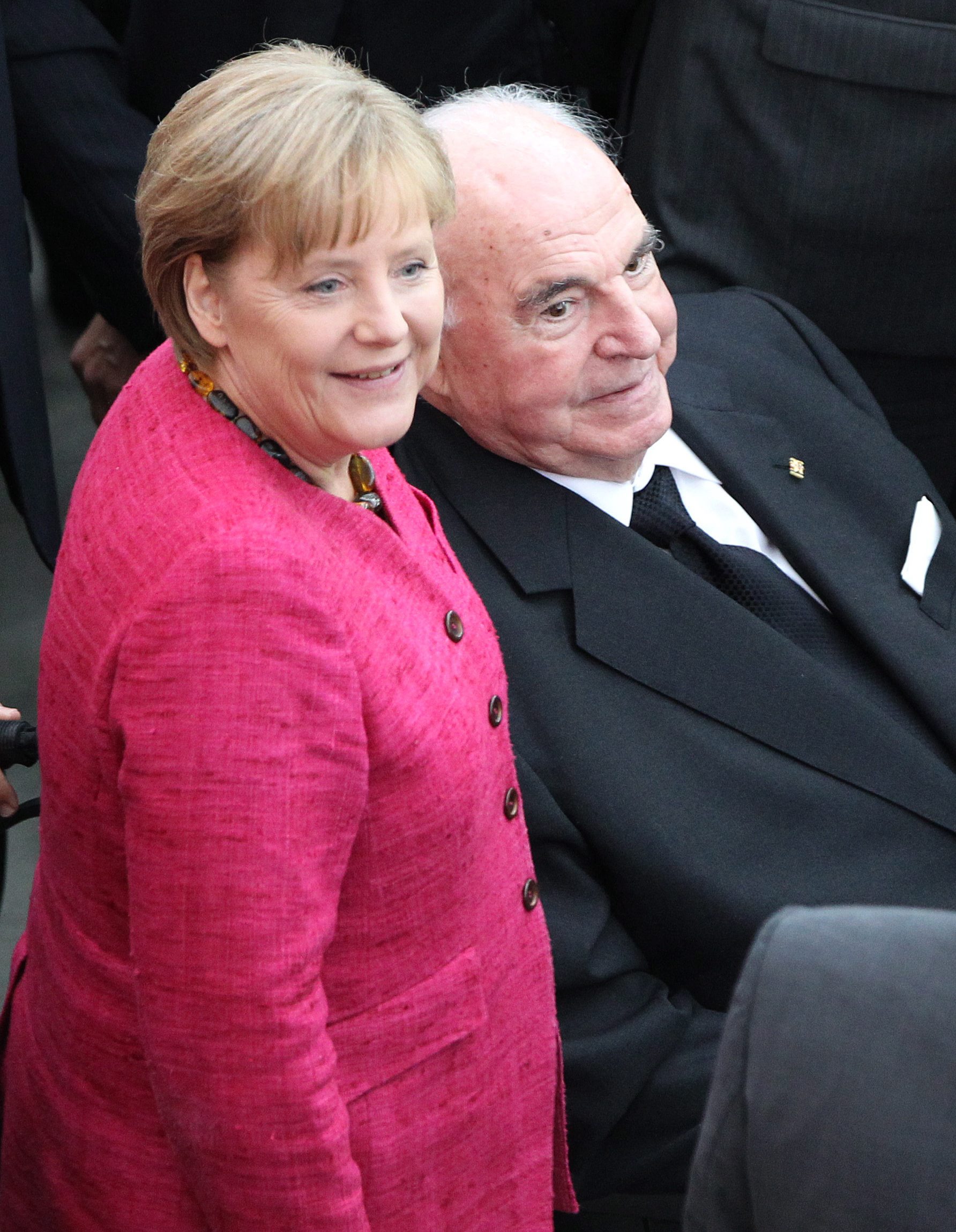 Χέλμουτ Κολ: Η Μέρκελ «δεν ήξερε να φάει ούτε με μαχαιροπίρουνο»