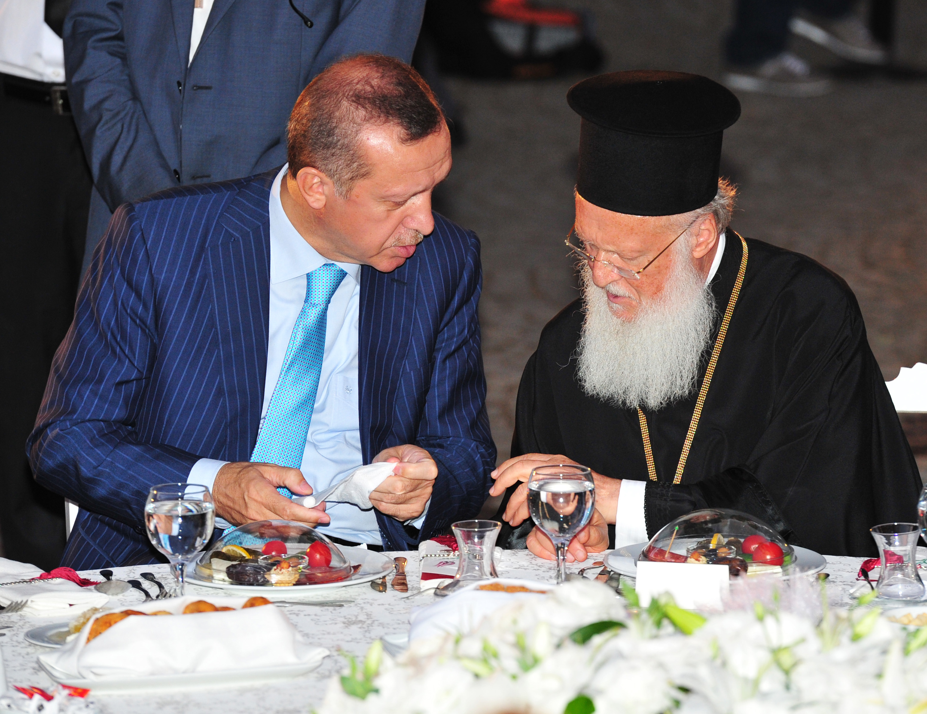 Ο Ερντογάν επιστρέφει ελληνικές περιουσίες