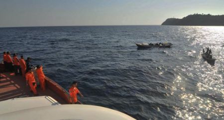 Ινδονησία: Ανετράπη φέρι – Ενας νεκρός