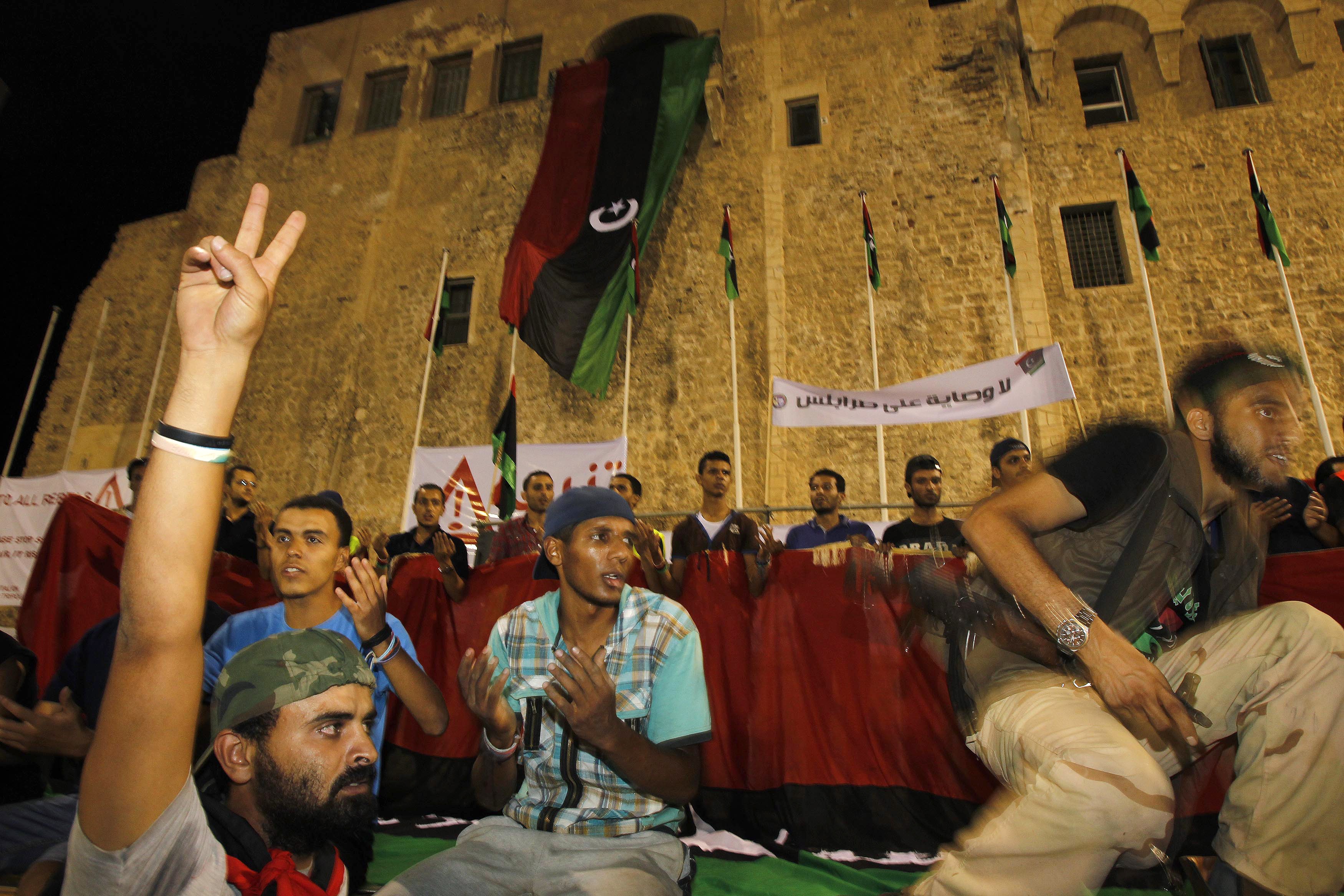 Την έκδοση της οικογένειας Καντάφι ζητούν οι εξεγερμένοι στη Λιβύη