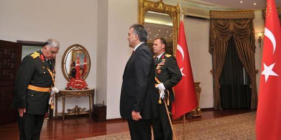 Τουρκία: Ο Στρατός υποβάλλει τα σέβη του στην Πολιτεία