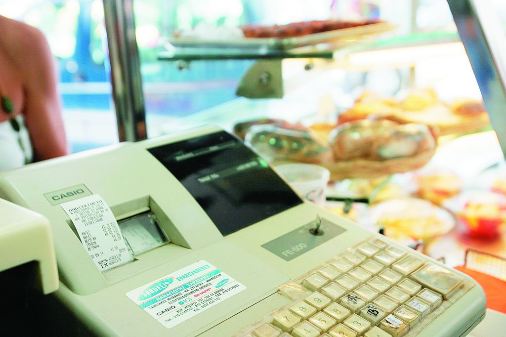 Αύξηση ή κατάργηση του «μικρού» ΦΠΑ 6,5% εξετάζει η κυβέρνηση