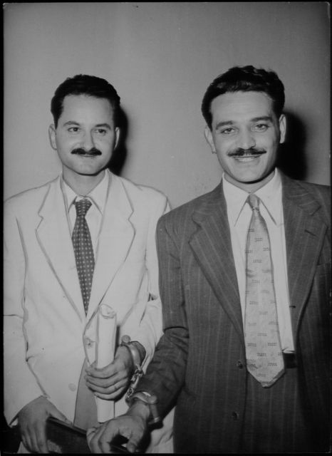 Ο Μανώλης Γλέζος αποχαιρετά τον Λεωνίδα Κύρκο