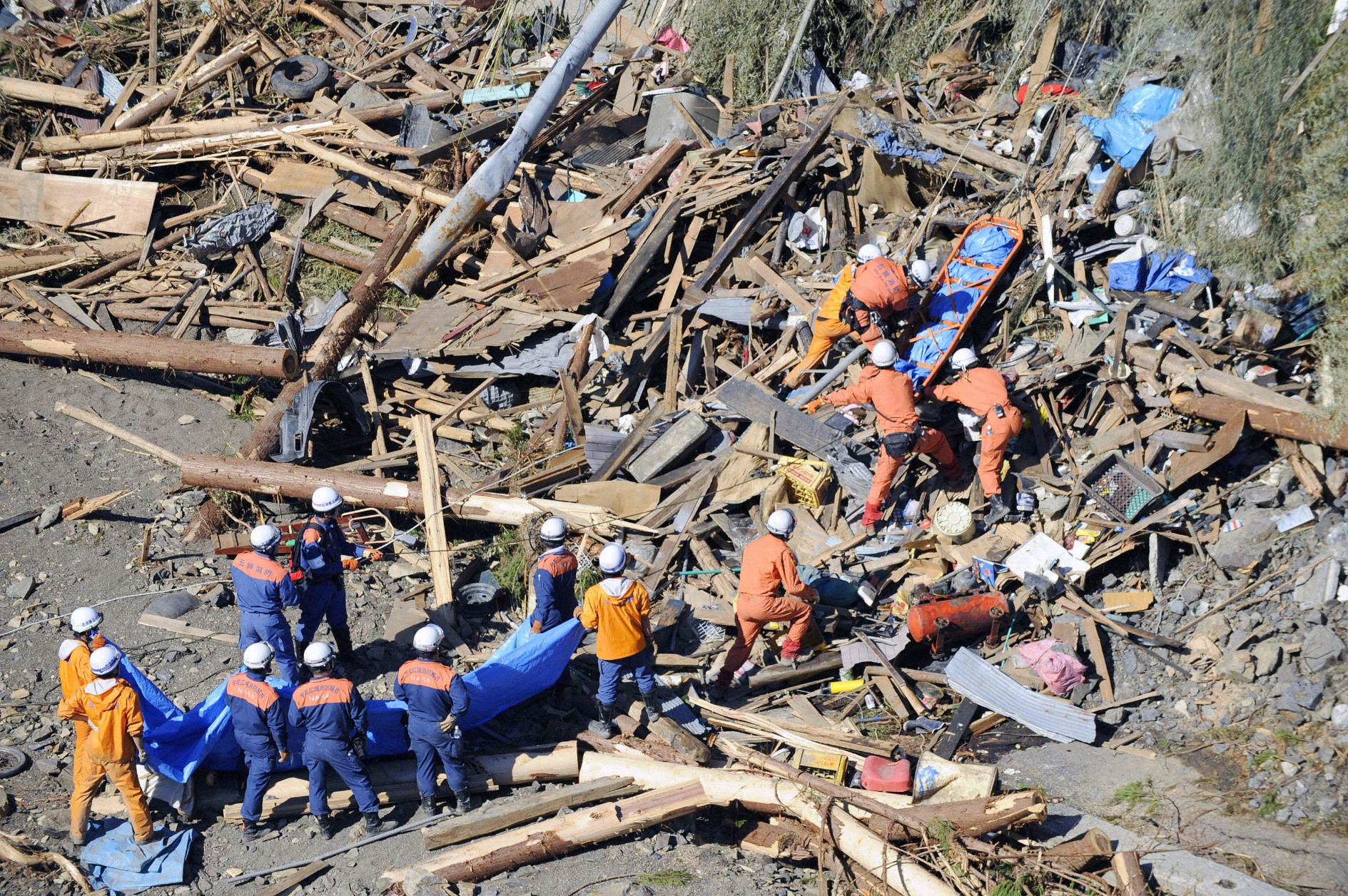 Ιαπωνία: Χιλάδες αφήνουν τα σπίτια τους υπό την απειλή του τυφώνα Ρόκε