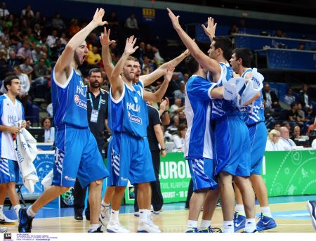 Επίσκεψη του πρωθυπουργού Αντ. Σαμαρά στην εθνική ομάδα μπάσκετ