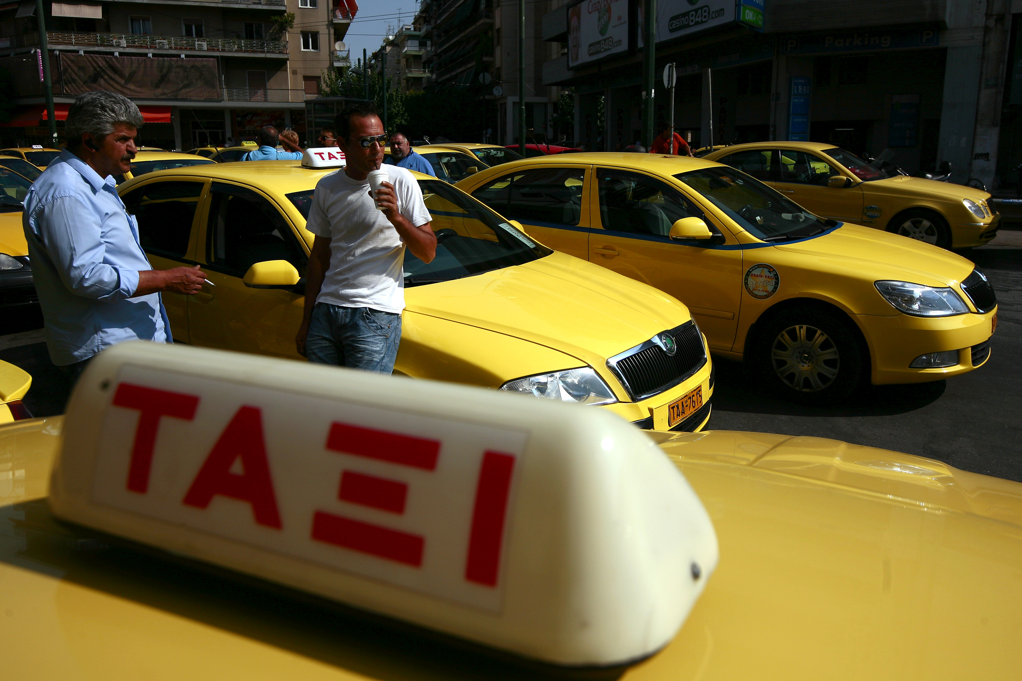 Μπλακ άουτ στο κέντρο της Αθήνας από την πορεία των ταξιτζήδων