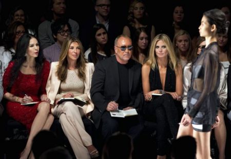 Και ο Μάικλ Κορς αποσύρει τη γούνα από τις συλλογές του