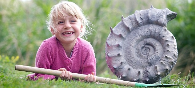 Πεντάχρονη Βρετανίδα ανακάλυψε αμμωνίτη 160 εκατ. ετών
