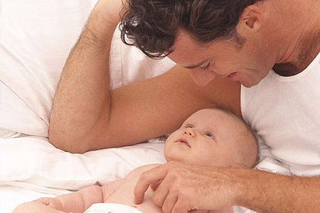 Βιολογικά ρυθμισμένοι για την πατρότητα οι άνδρες