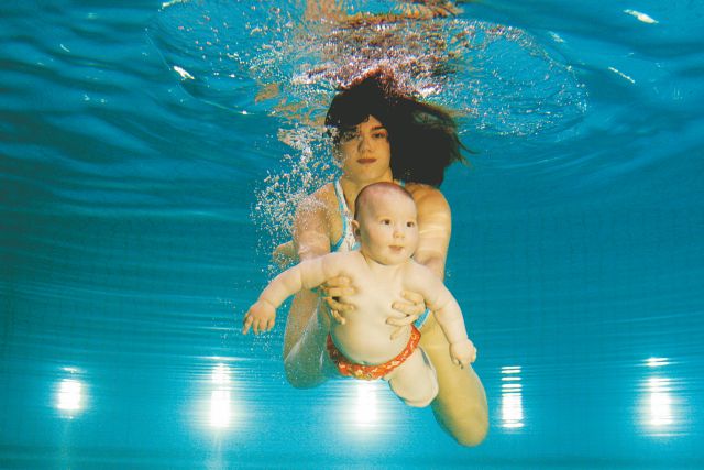 Παιδί και πισίνα: Πώς θα αθληθεί χωρίς να κινδυνεύσει