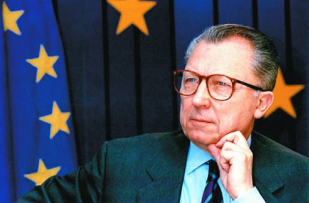 Ζακ Ντελόρ: Η ελληνική κρίση δείχνει έλλειψη κοινωνικής στοργής στην Ευρώπη