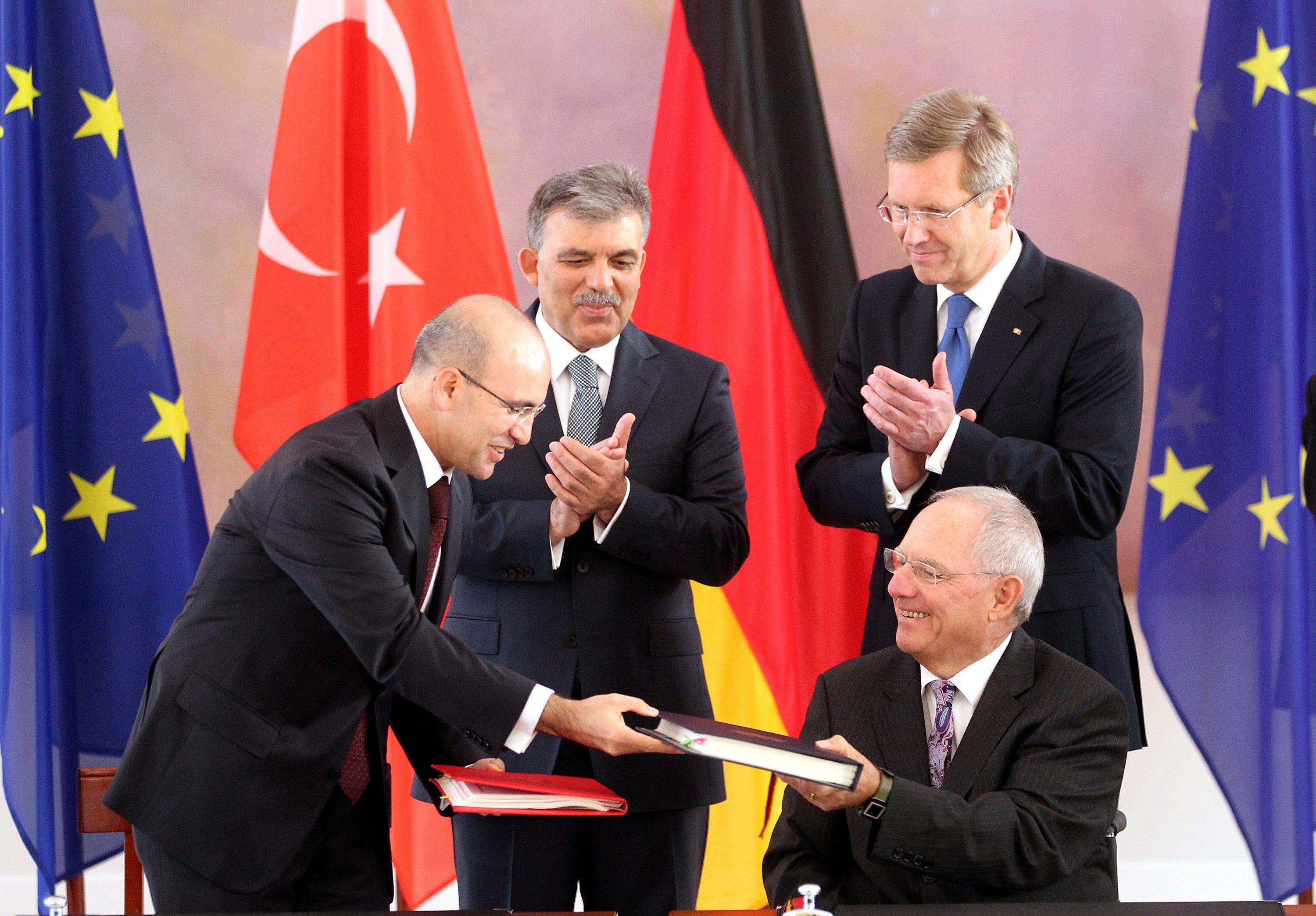 Γερμανία: Ο Γκιουλ επιμένει στην πλήρη ένταξη της Τουρκίας στην ΕΕ