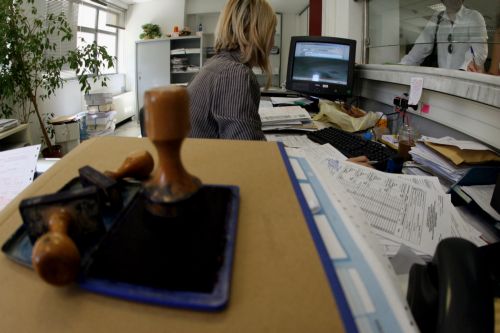 «Ψαλίδι» στα επιδόματα φέρνει η μεταμνημονιακή εποχή