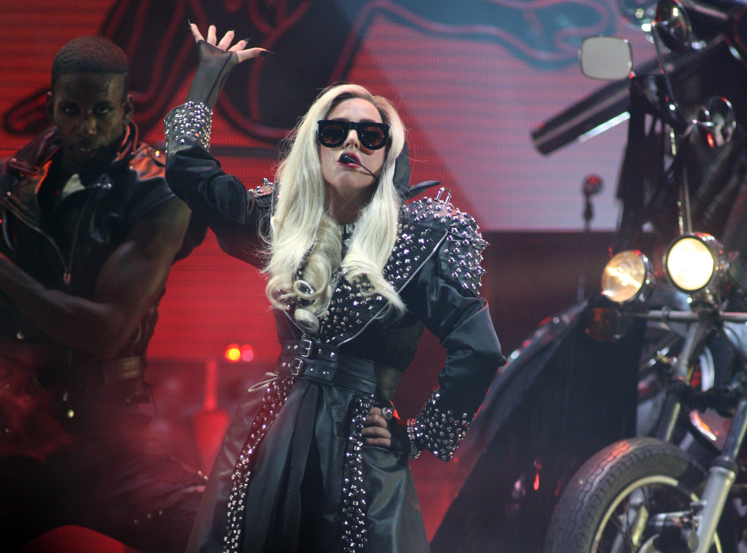 Gaga: ως άλλη Μέριλιν στον Μπιλ Κλίντον