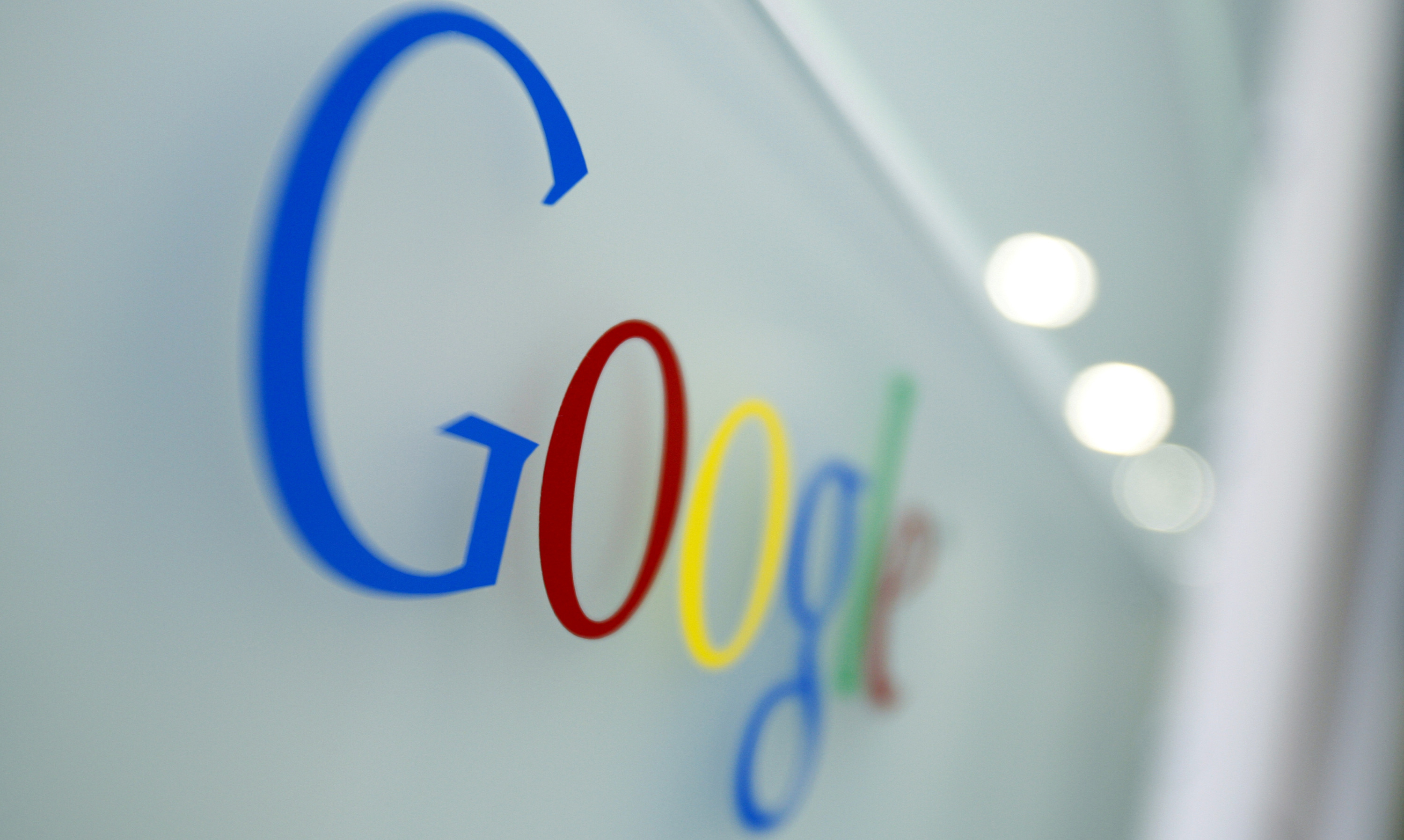 Κομισιόν:  προσωρινό «πάγωμα» της νέας πολιτικής απορρήτου της Google