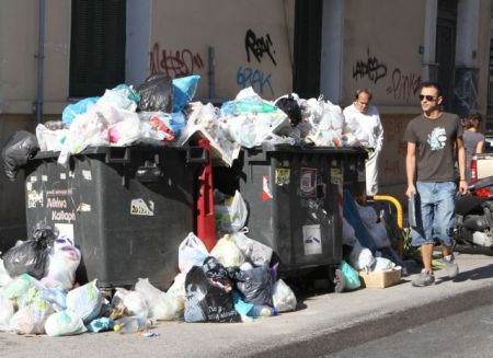 Λατέρνα, φτώχεια και… βουνά τα σκουπίδια