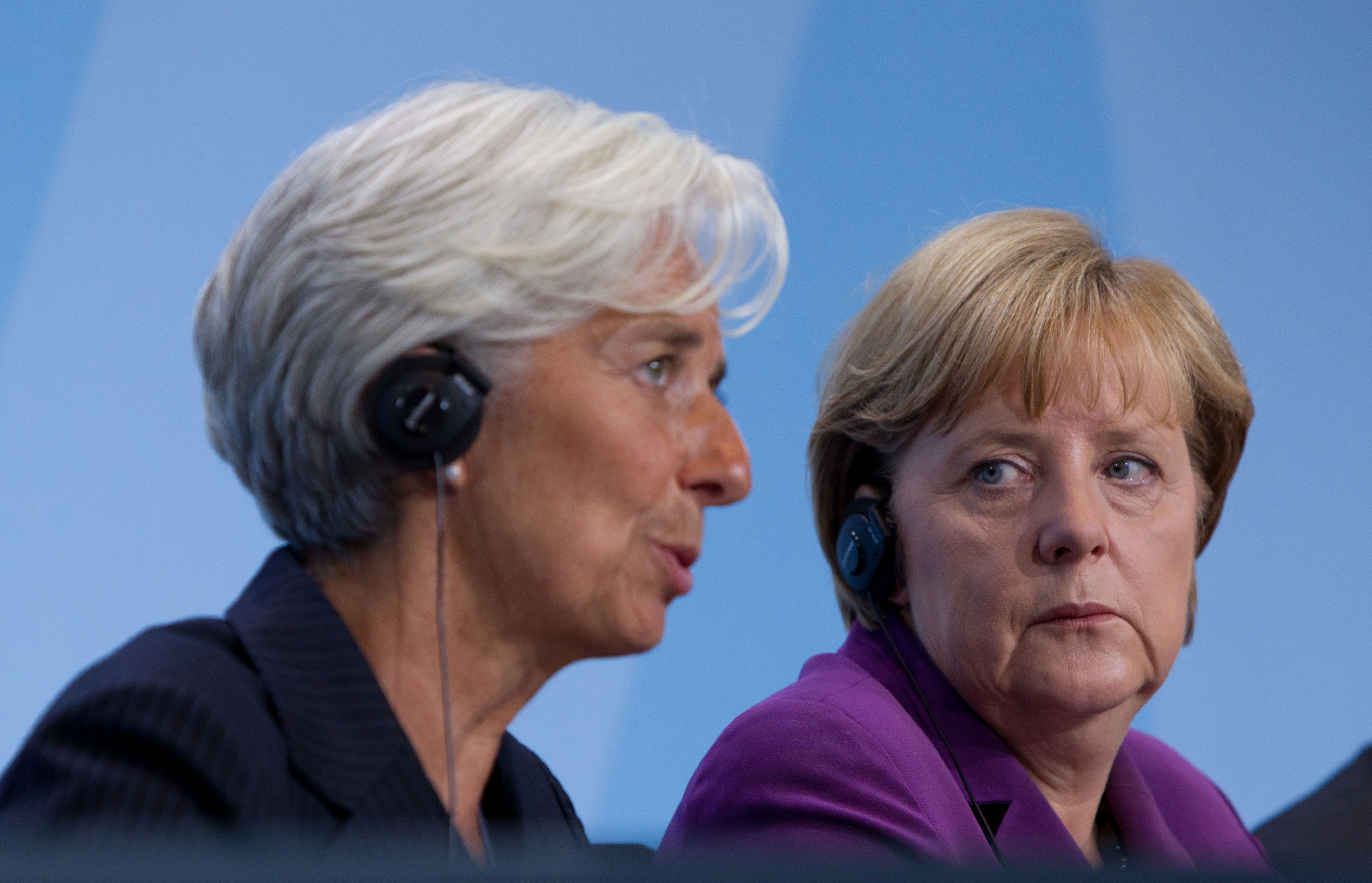 Spiegel: Το ΔΝΤ έχει δίκιο, η Μέρκελ κάνει λάθος