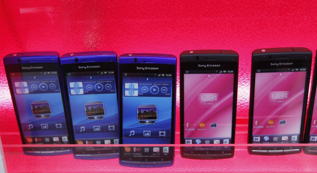 Η Sony αποκτά τα smartphones της Ericsson