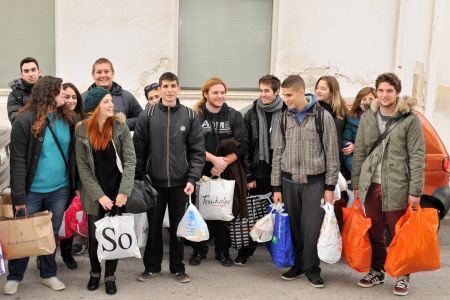 Διανομή τροφίμων από τη Λαϊκή Επιτροπή Καλλιθέας