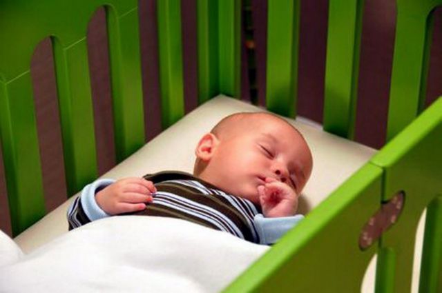 Νέα οδηγία για τα βρέφη: ύπνος ανάσκελα