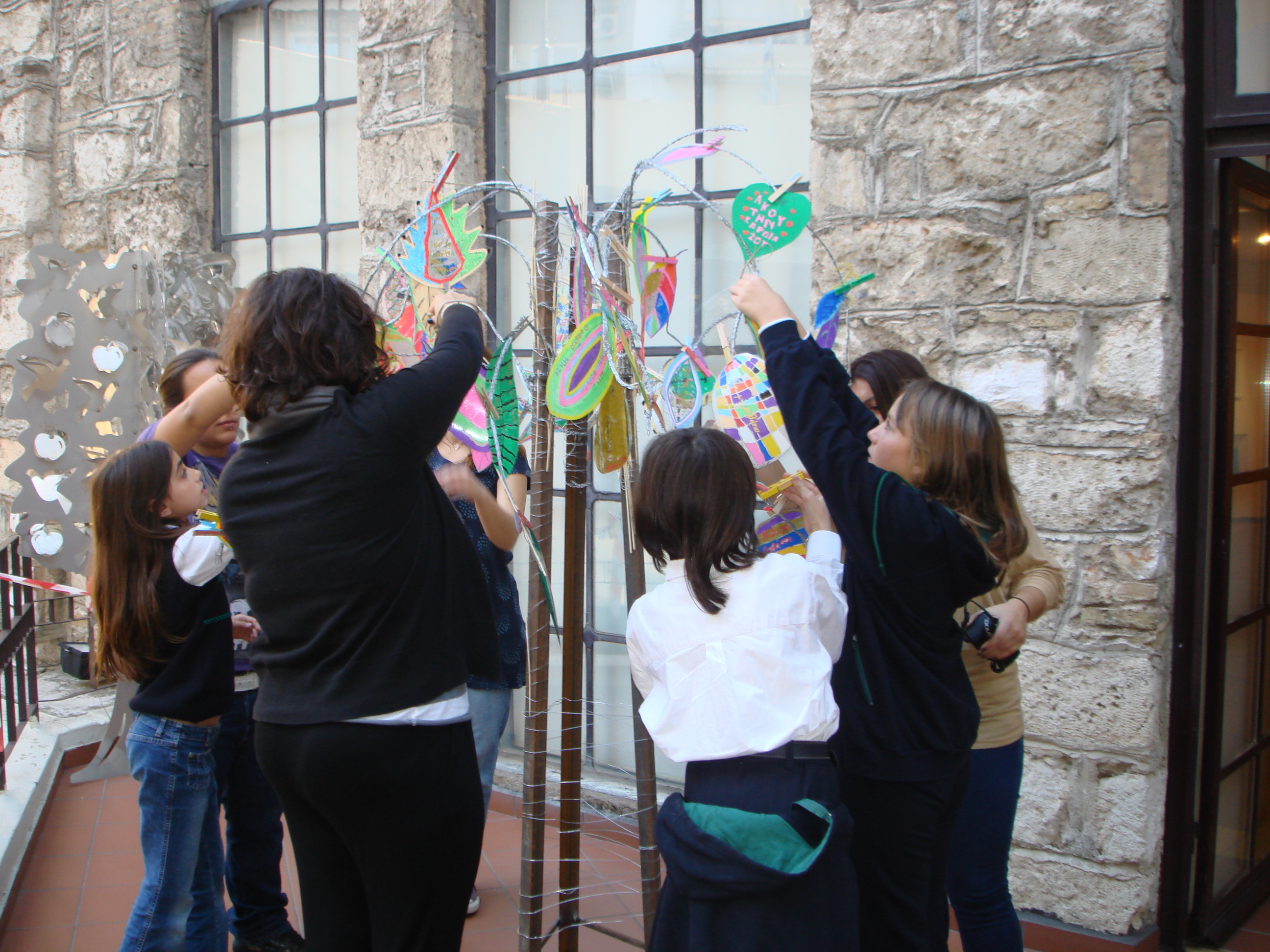 Με όπλο την τέχνη τα παιδιά πολεμούν τη βία
