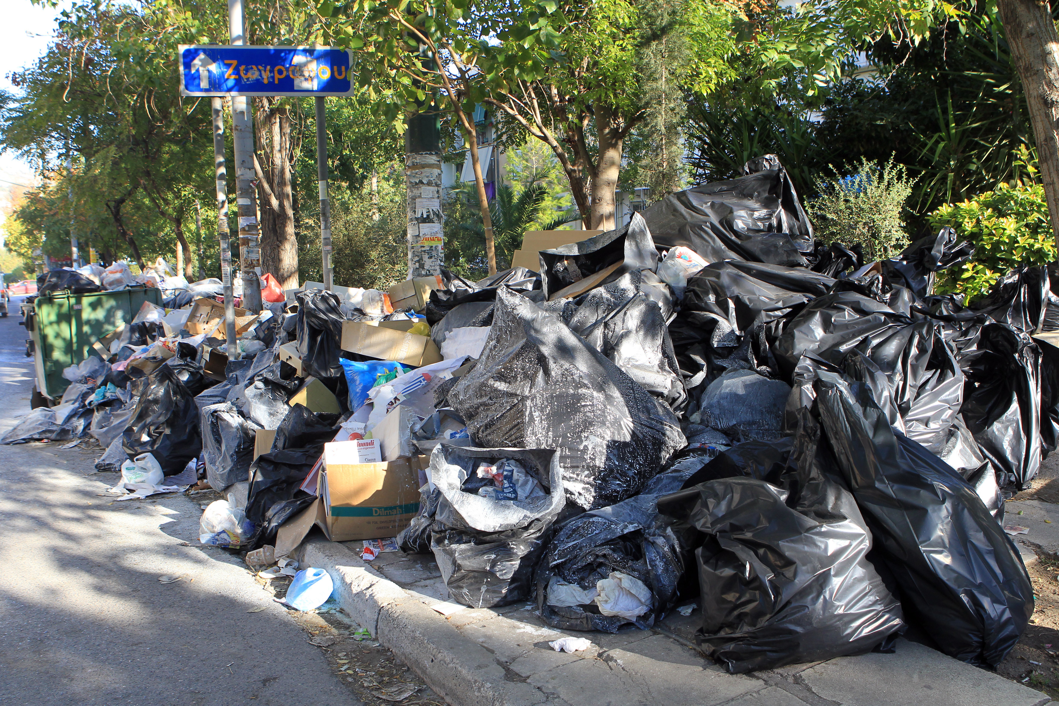 Πάτρα: 11η μέρα κατάληψης του ΧΥΤΑ – στους δρόμους 3.000 τόνοι σκουπιδιών