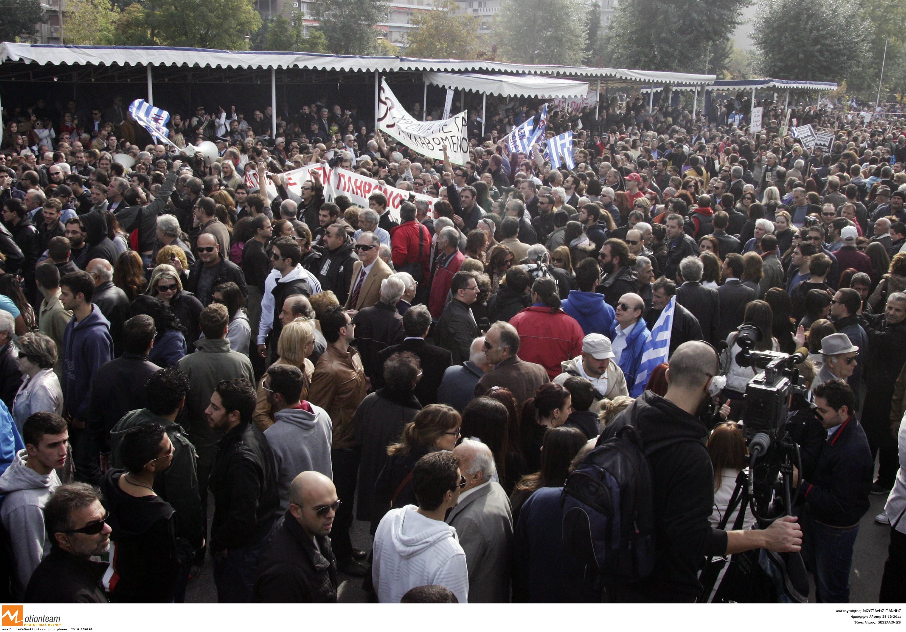 Ματαιώσεις και επεισόδια στις παρελάσεις σε όλη τη χώρα