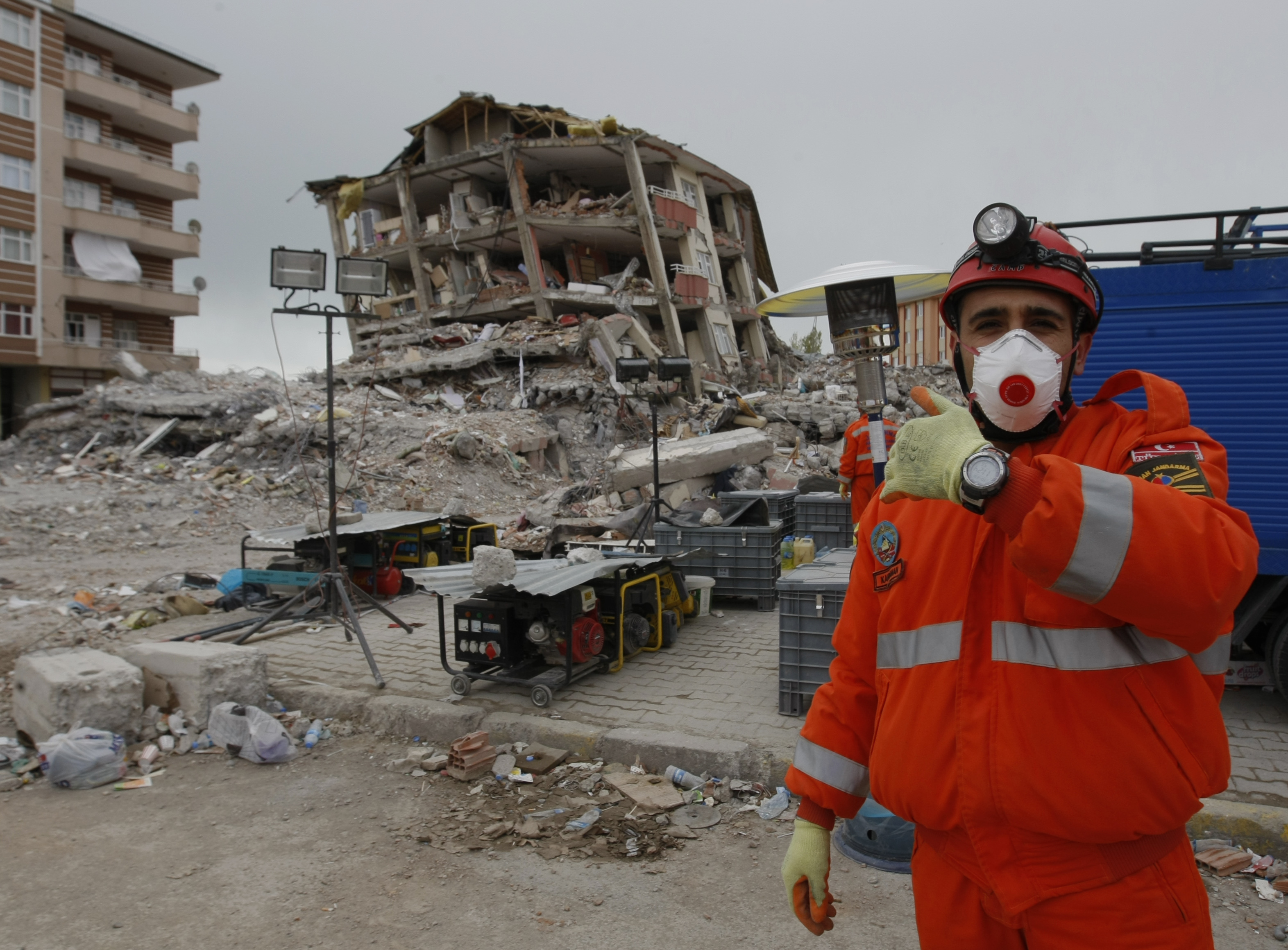 Τουρκία: Τερματίζονται οι έρευνες για επιζώντες από τον σεισμό των 7,2 R