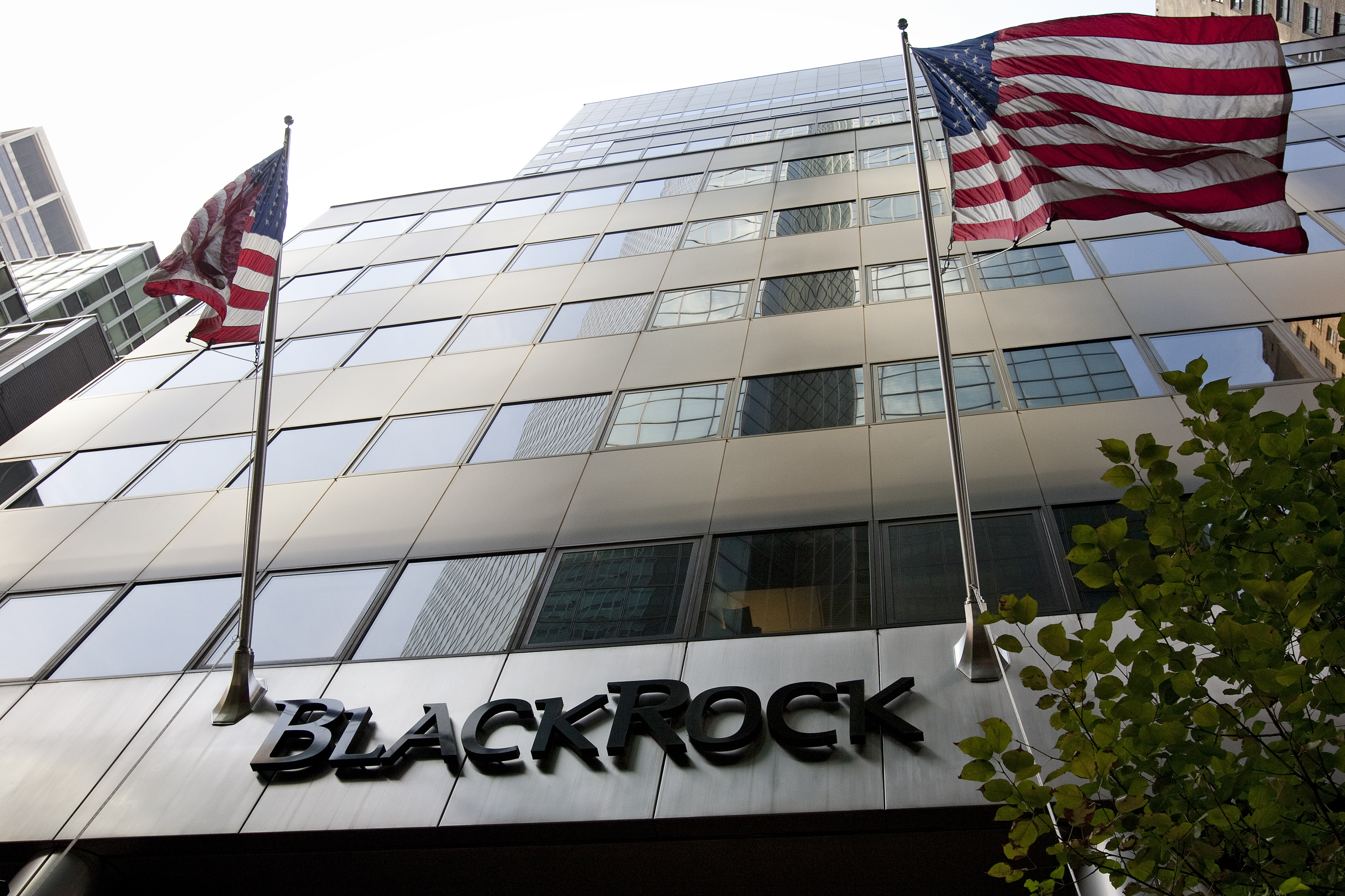BlackRock: Απαιτείται «κούρεμα» σε Ελλάδα, Πορτογαλία και  Ιρλανδία