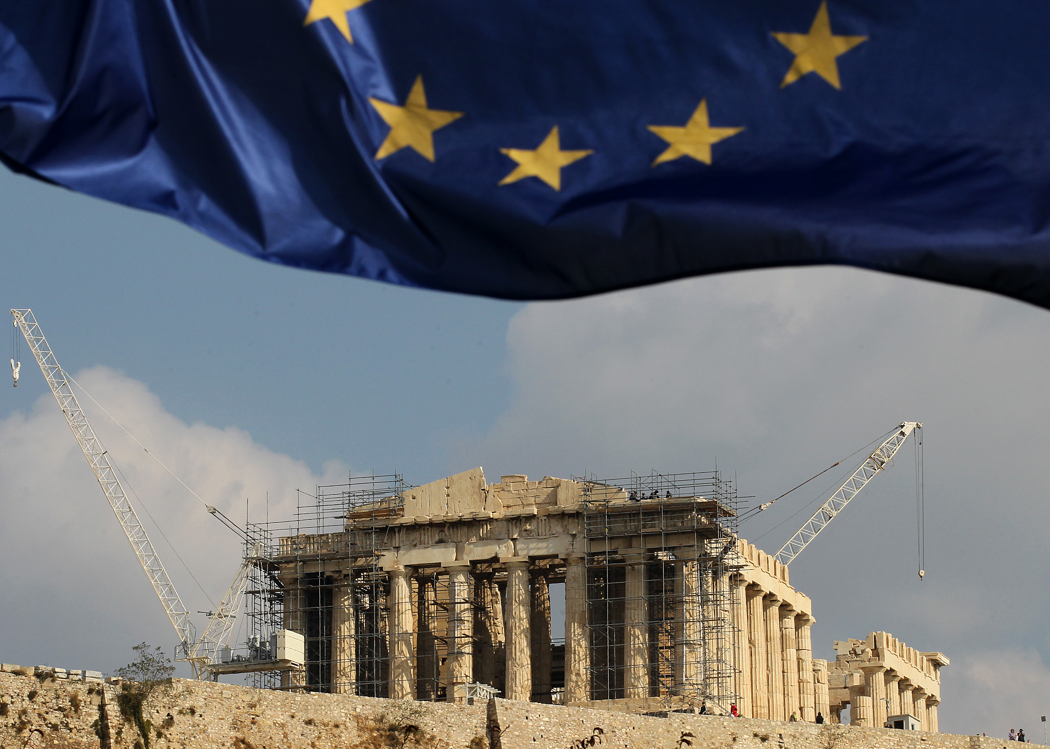 «Είναι η Ελλάδα χώρα της Ευρώπης;» ρωτάει με ειρωνεία ο Monde