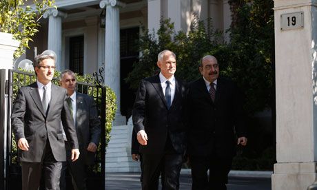 Ξένα ΜΜΕ: «Εν αναμονή της αποχώρησης Παπανδρέου η Ελλάδα»