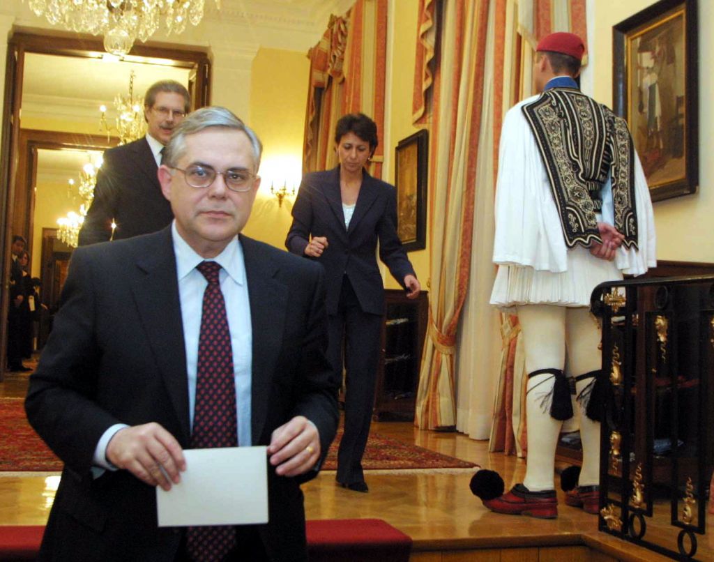 Λουκάς Παπαδήμος: Ο τραπεζίτης που συνέδραμε στην ένταξη της χώρας στην ΟΝΕ