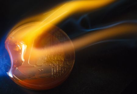 FT: Η ΕΕ χάνει έσοδα 454 δισ. ευρώ ετησίως λόγω της φοροδιαφυγής