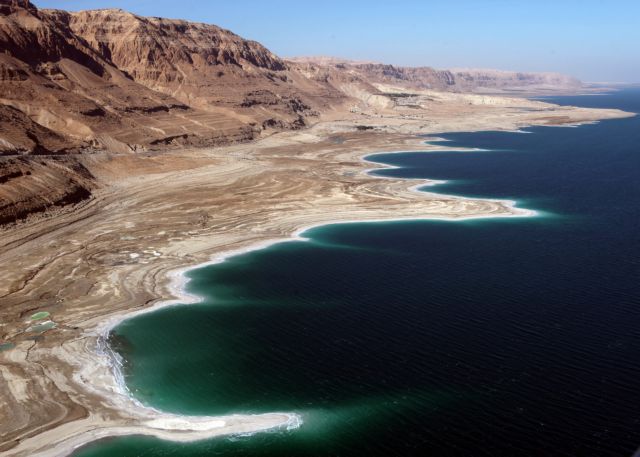 Το Ισραήλ κατηγορείται για «λεηλασία» της Νεκράς Θάλασσας
