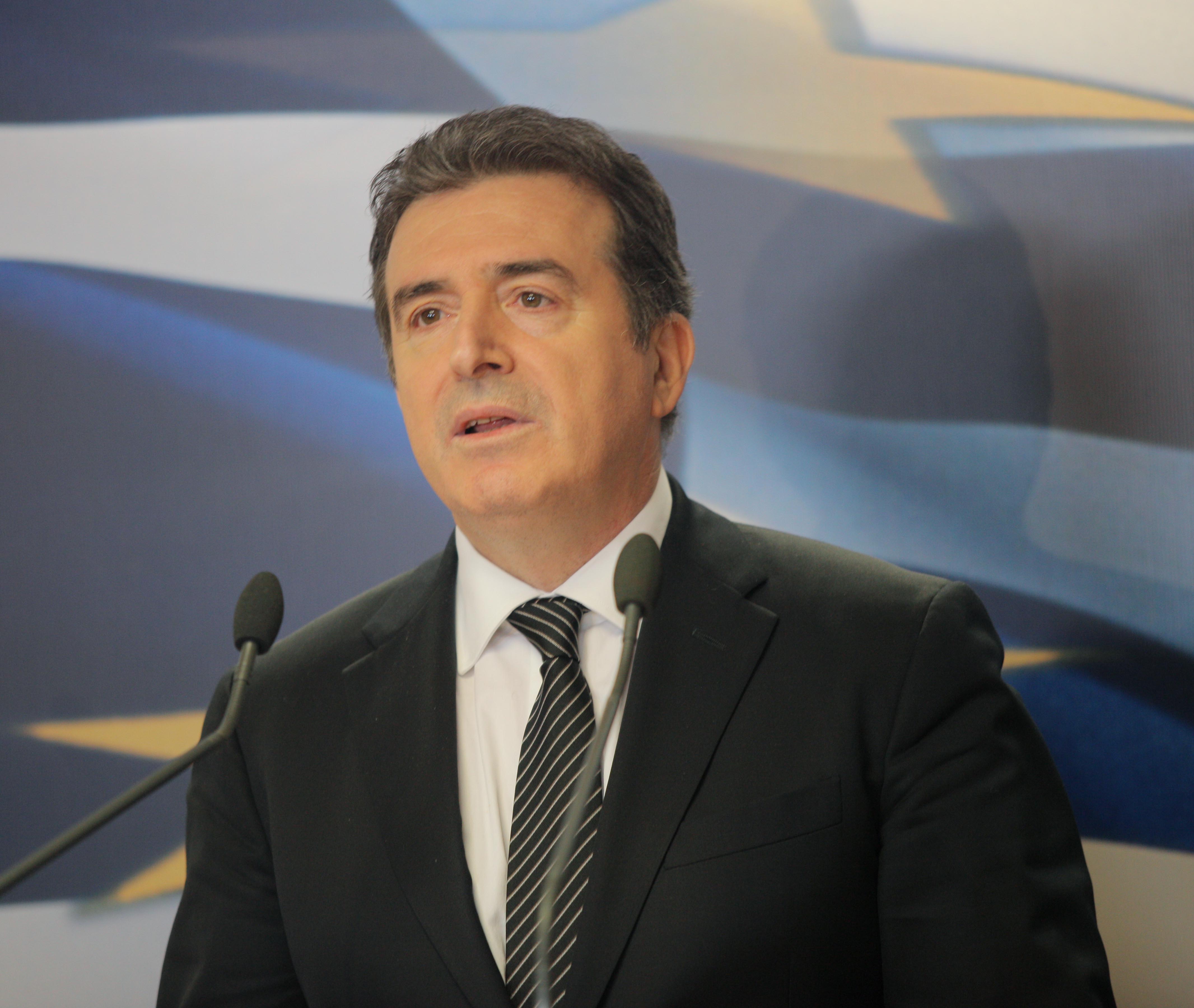 Yποψήφιος για την αρχηγία του ΠΑΣΟΚ θα είναι ο Μιχ. Χρυσοχοΐδης