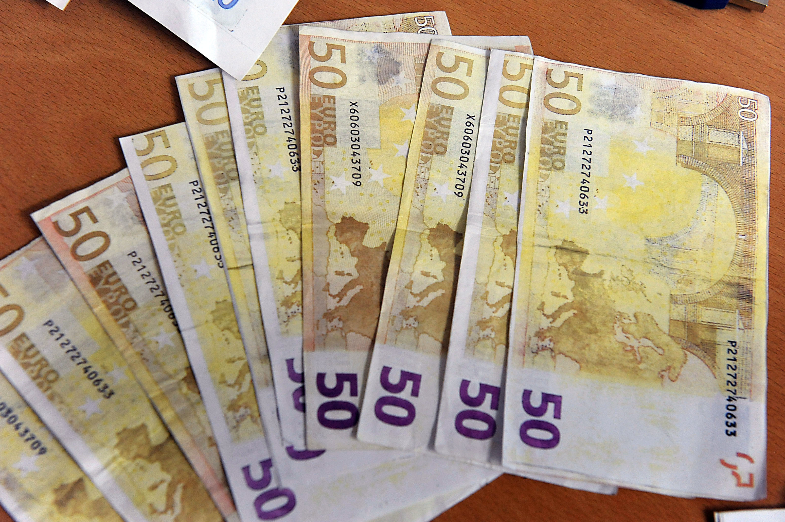 Συναλλαγές με πλαστά ευρώ έκαναν δύο 16χρονοι στη Ρόδο