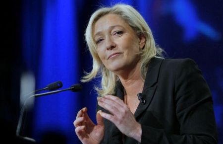 Η Λεπέν κατηγορεί την ΕΕ ότι κήρυξε Ψυχρό Πόλεμο στη Ρωσία