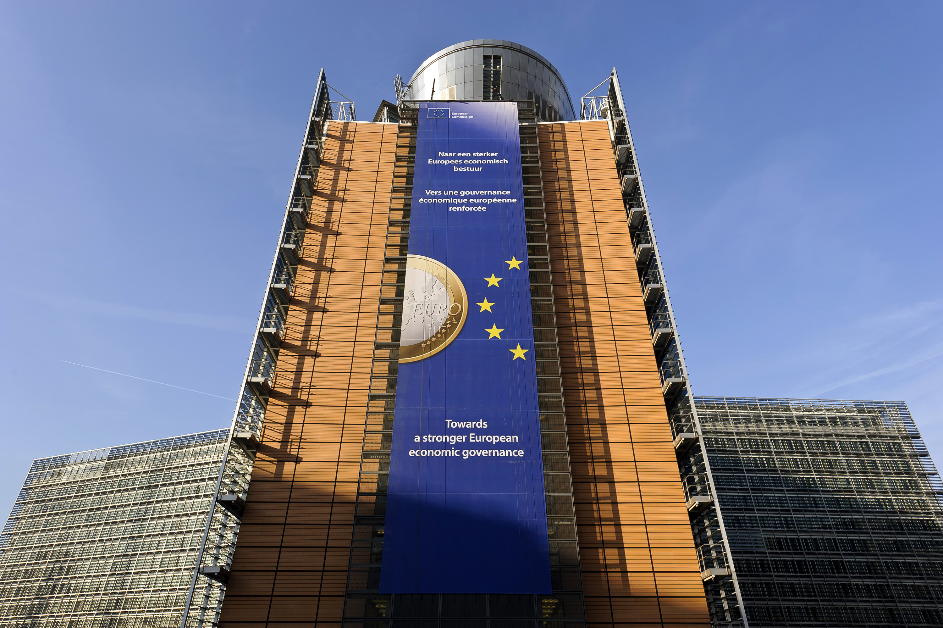 Κομισιόν: στην ατζέντα της προτάσεις για ευρωομόλογα και πειθαρχία