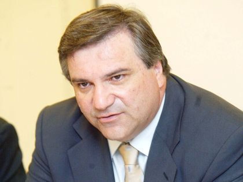 Χάρης Καστανίδης: «Ο Παπανδρέου έπεσε από τους βουλευτές του»