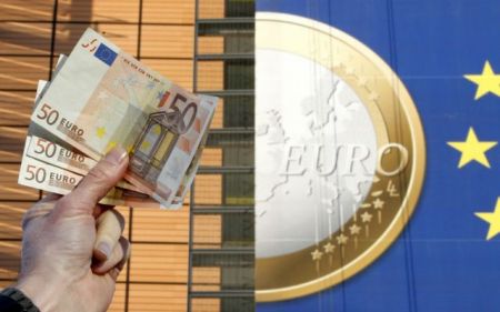 Πρωταθλητές Ευρώπης στη χρήση μετρητών οι Ελληνες