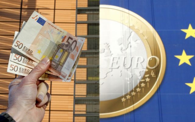 Πρωταθλητές Ευρώπης στη χρήση μετρητών οι Ελληνες