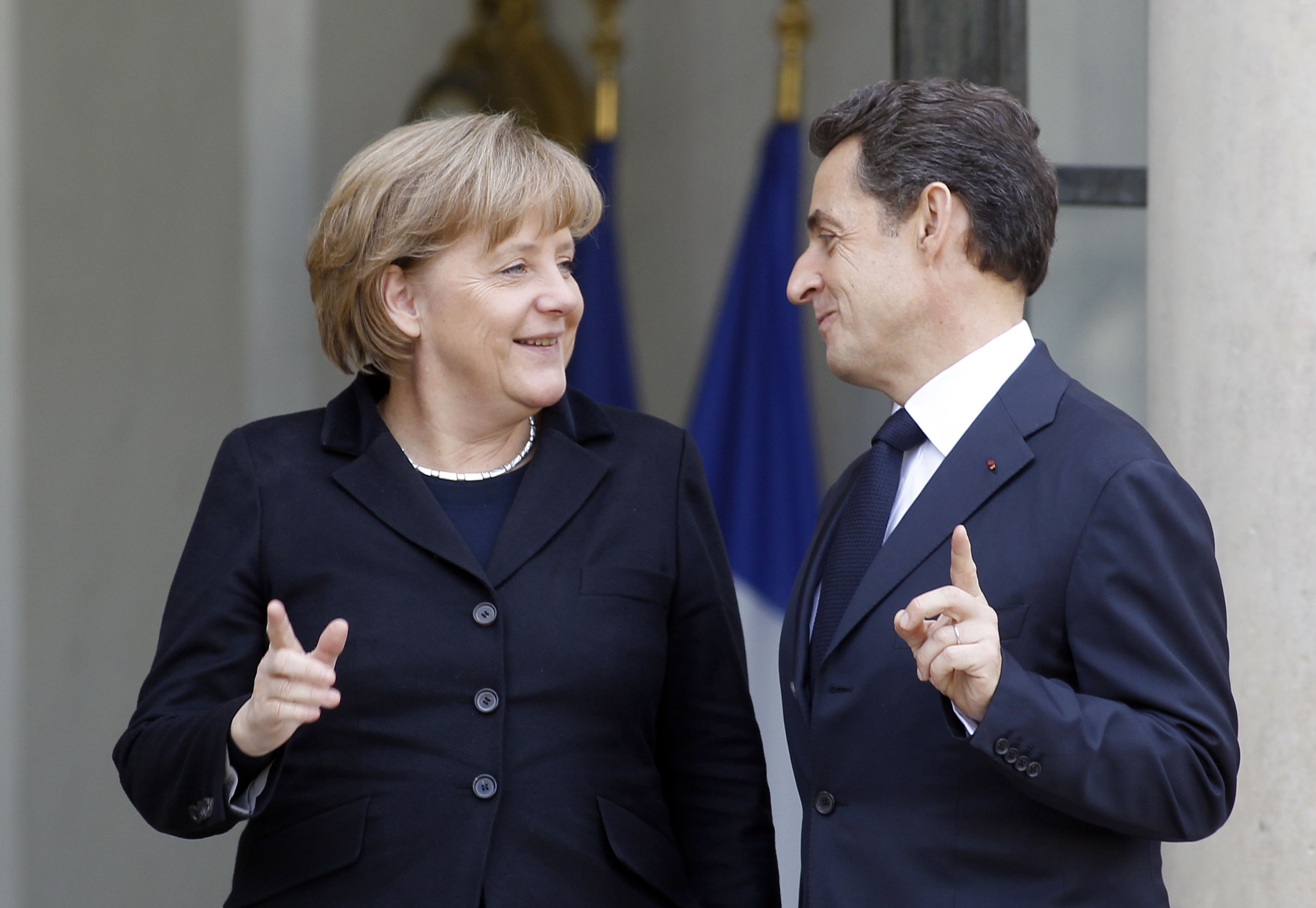 Μέρκελ – Σαρκοζί: νέα ευρωπαϊκή συνθήκη με την αρχή της πλειοψηφίας